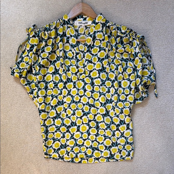 Diane von Furstenburg Grania Silk Floral Top - Picture 2 of 13